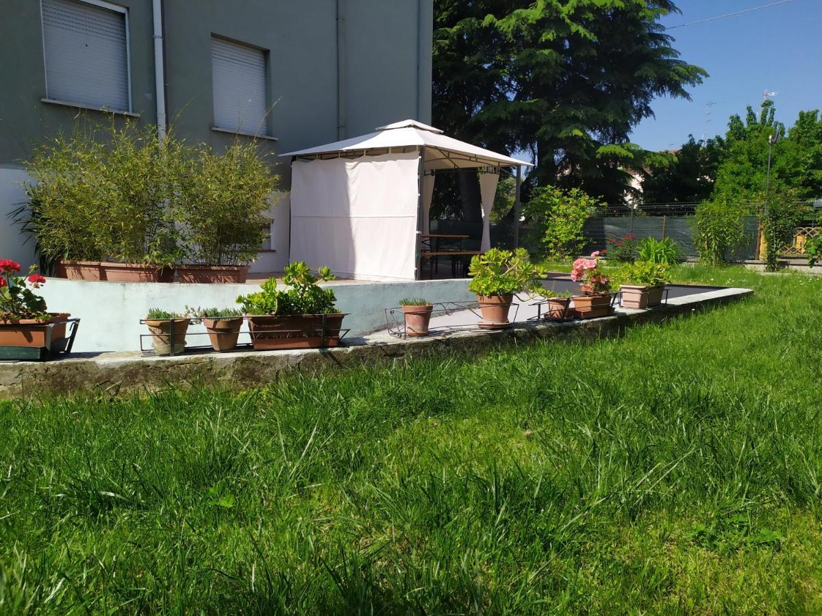 Casa Vacanze I Giardini Di Marzo San Giorgio di Mantua Exterior foto